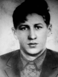 Дешевулин Владимир Петрович  (выпускник 1939) года